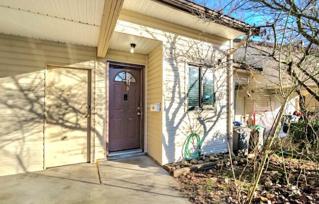 Photo - 9272-9122 122 St