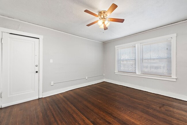 Photo - 1115-1121 W 40th ST