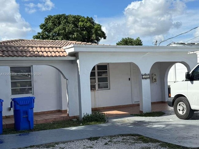 Building Photo - 526 SW 64th Ave Unit 2