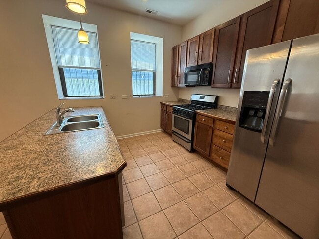 Photo - Great 1 Bedroom/1 Bath Great Location Close to Lake!