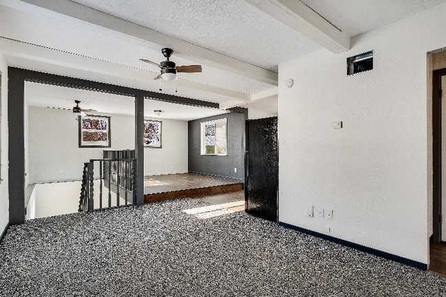 Photo - 731 E Division St