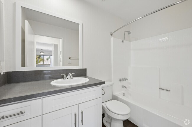1BR, 1BA - 625SF - Bathroom