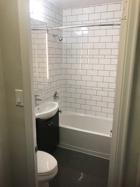 Photo - MIMICO WATERFRONT PARK, UNIQUE RENOVATED ART DECO BUILDING BY AWARD WINNING DESIGNER Unité 5