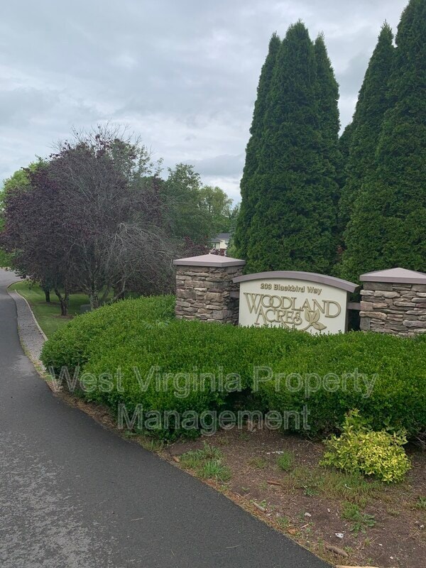 Building Photo - 196 Cardinal Wy Unit Apt 60