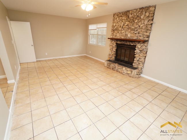 Photo - 2808 Southwood Dr