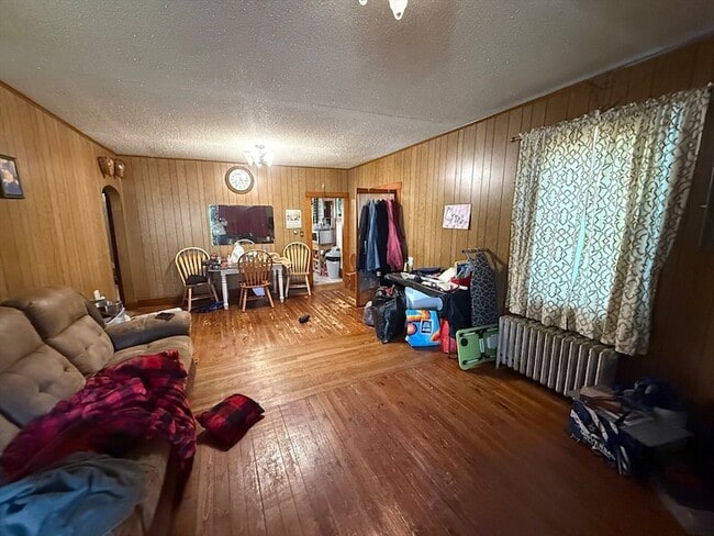 Photo - 931 Worcester Rd