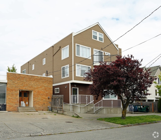 Building Photo - 1446 NW 62nd St Rental