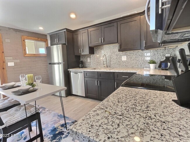 Photo - 9202 N 6th St