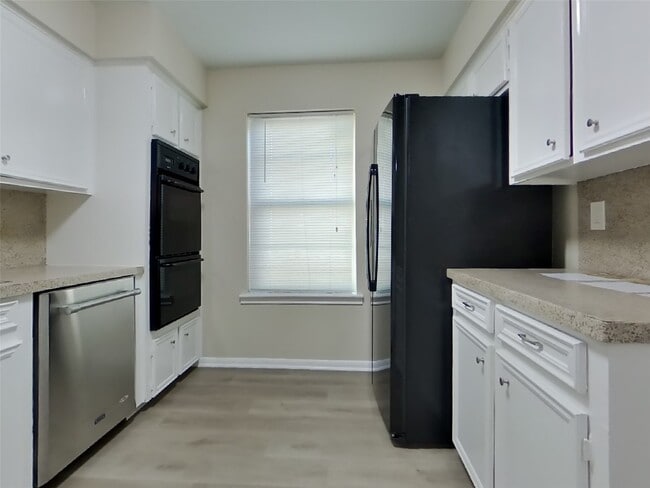 Photo - 10406 Kirkwren Dr