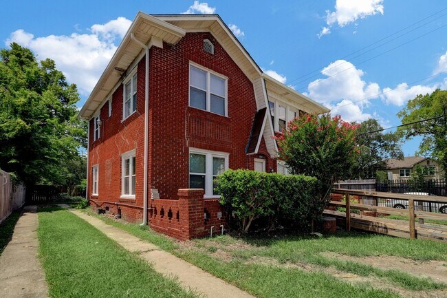 Photo - 3004 Isabella St