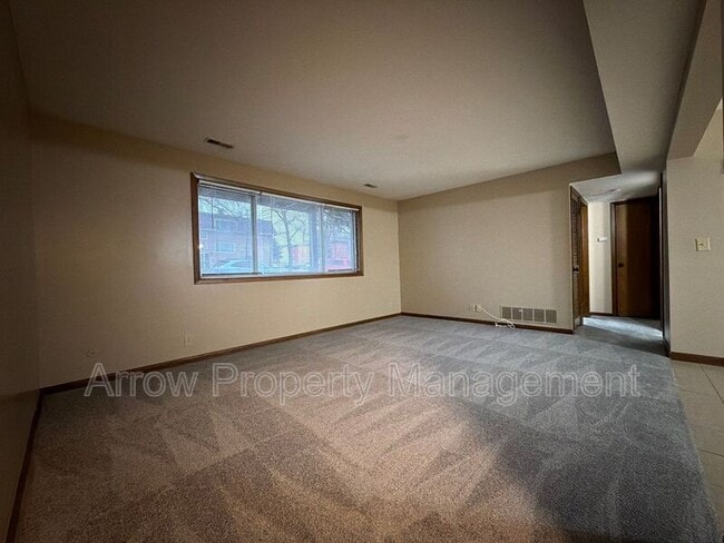 Building Photo - 3831 S 46th St Unit 2