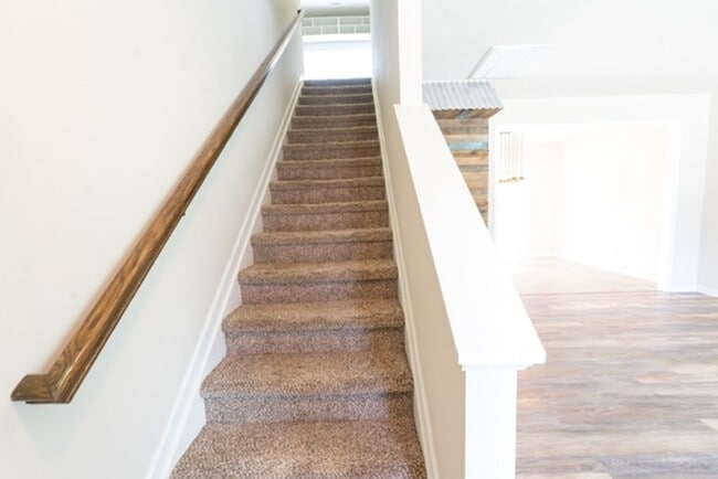 Photo - 3 Bedroom 2.5 Bath With Large Backyard