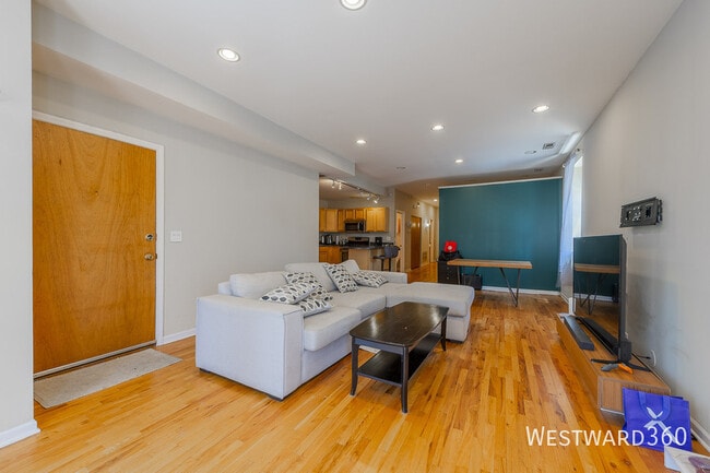 Photo - 1114 W Hubbard St Unit 2F