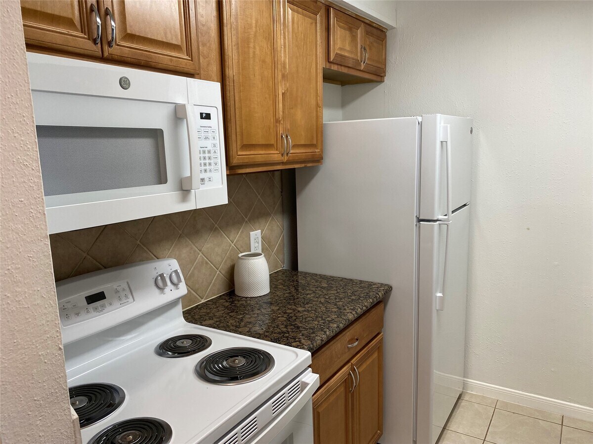 Photo - 10075 Westpark Dr Unidad 70