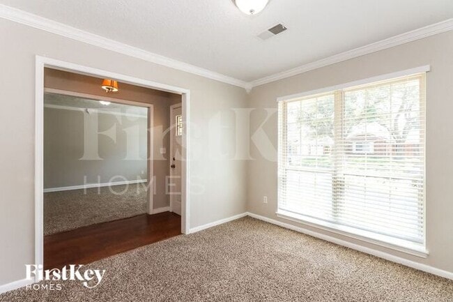 Photo - 307 Coronation Dr