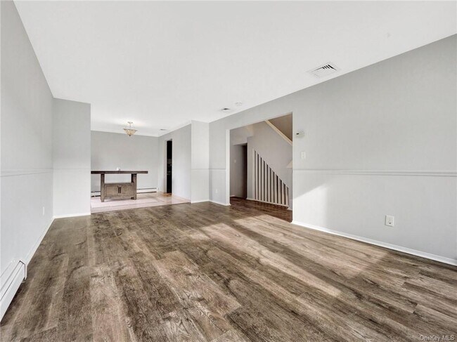 Photo - 416 Country Club Ln