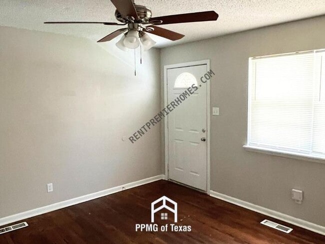 Photo - 4000 Emerson Dr