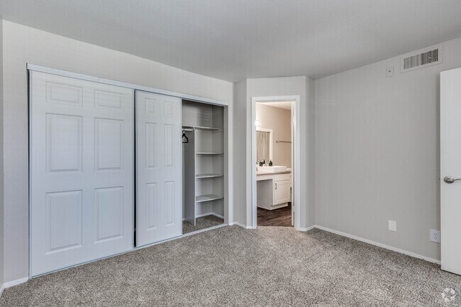 1 BR, 1 BA - 700 SF