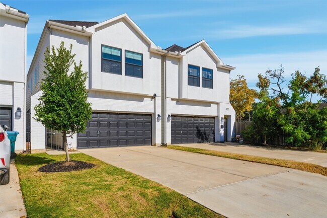 Photo - 819 W 19th St