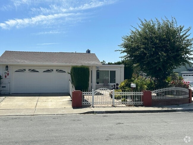 Building Photo - 32927 Lake Candlewood St Rental