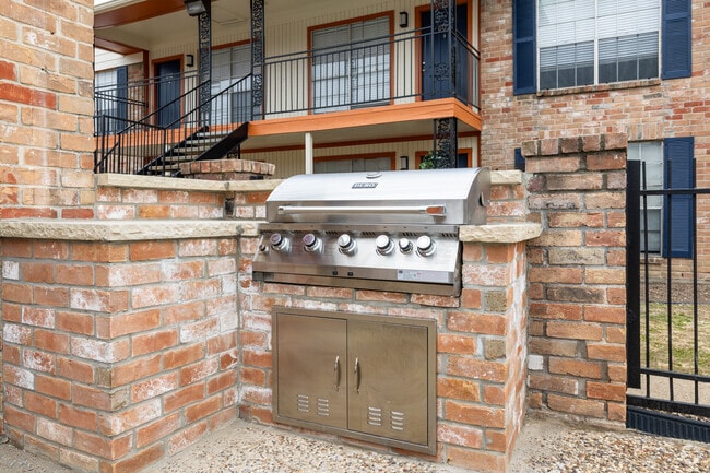 Grilling Area - La Caliza