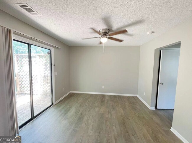 Photo - 4030 Laurie Jo Dr SW