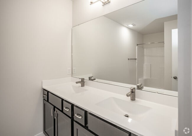 2BR, 2BA - 1,151SF - Evergreen Apartments