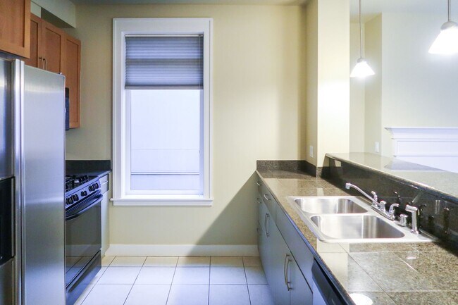 Photo - Lakeside 2BR Condo with Modern Finishes & ... Unit 306