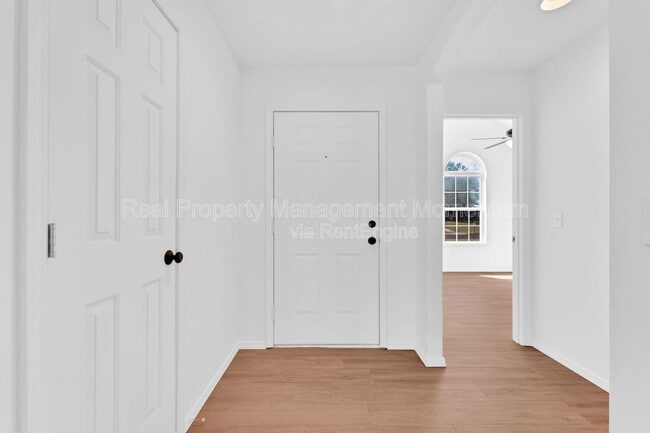 Photo - 882 S Hickory Ln