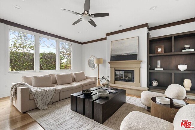 Photo - 6241 Crescent Park W