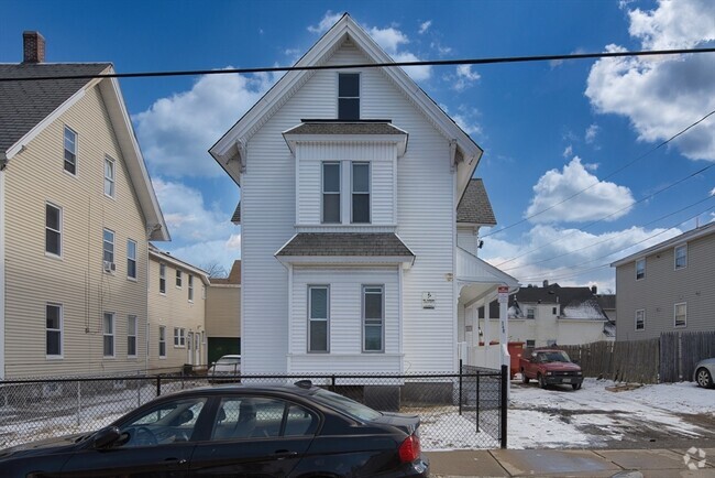 Building Photo - 348 Walker St Unit 2 Rental