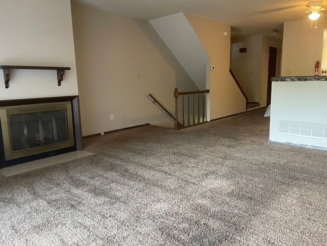 Photo - S. Erie Unit 727