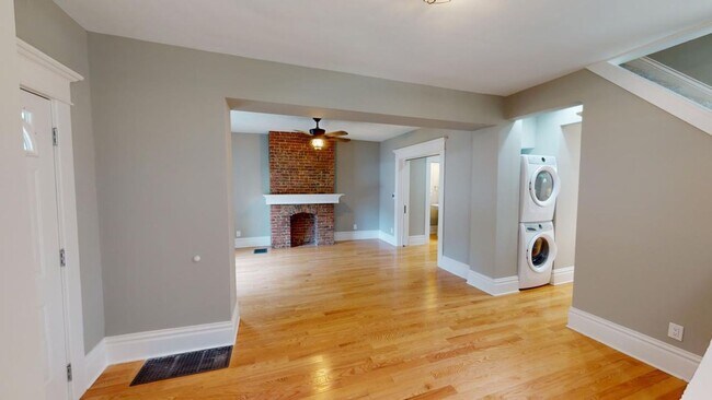 Photo - 5 BEDROOMS + 2.5 BATHROOMS + 3 FREE OFF-ST...