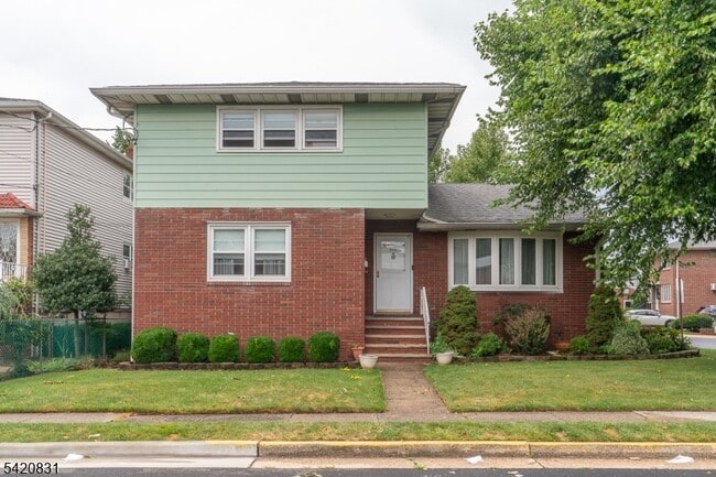 Building Photo - 300 Mitchell Ave Unit 2