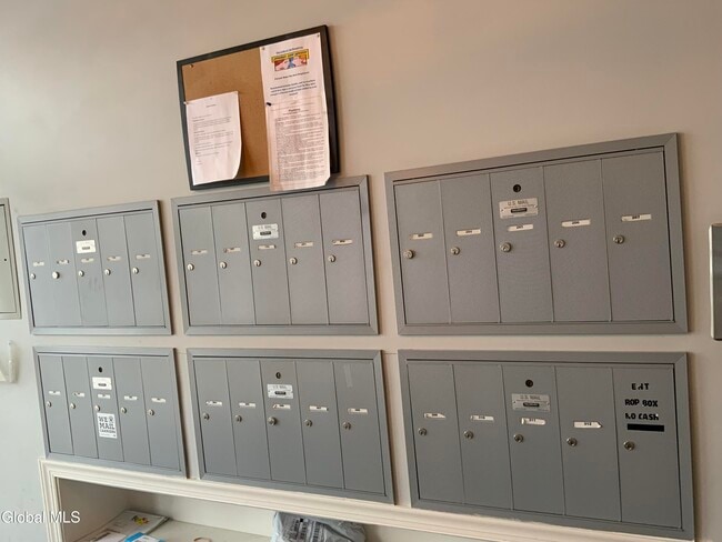 Photo - 733 Broadway Unidad 102