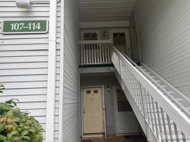 109 Applegate Ln