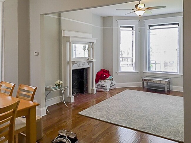 Photo - 3521 N Wilton Ave Unit 3525-1F