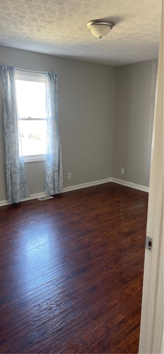 Photo - 1050 Scarlett Ln