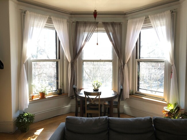 Building Photo - 246 Commonwealth Ave Unit 3A