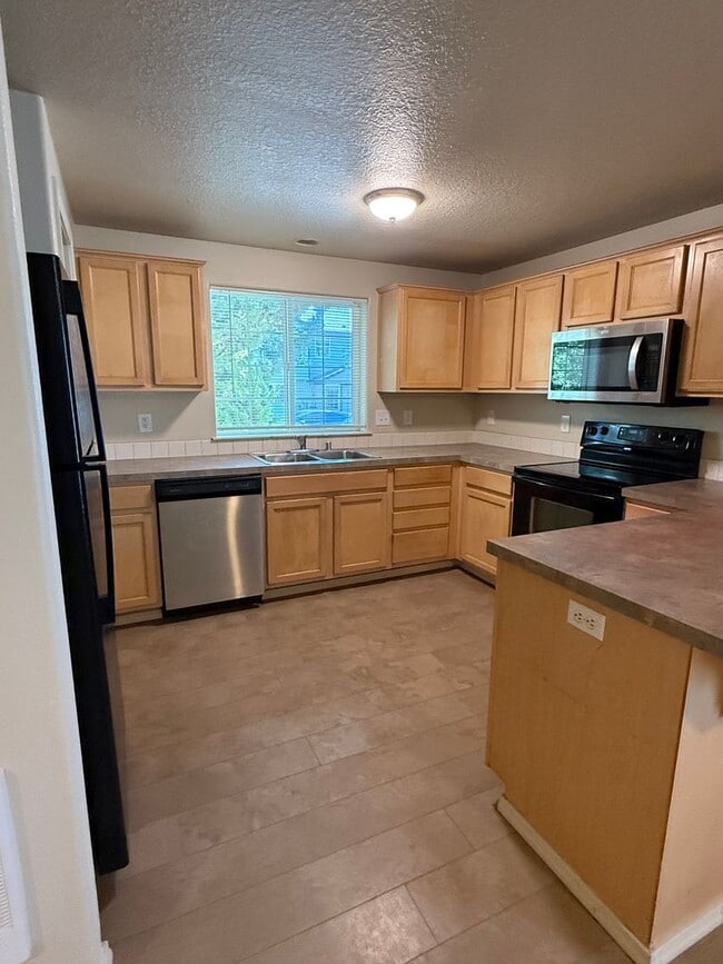 Photo - 3 Bedroom/2.5 Bath Home in Carter Park!