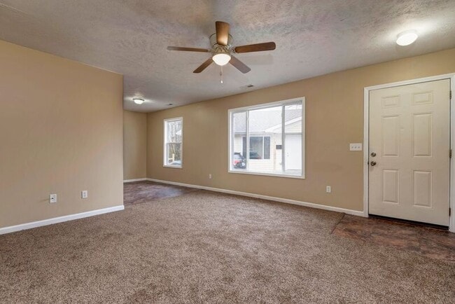 Photo - 652 N Belview Ave Unidad B