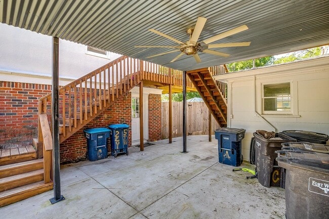 Photo - Efficiency Garage Apartment in the Histori...