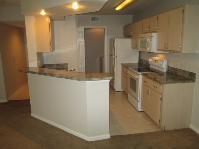 Kitchen - 802 Crest Pines Dr Unit 837