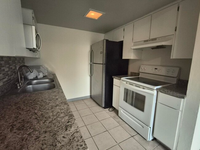 Photo - Nice 3 bedroom 2 bath home FRESHLY painted AVAILABLE NOW!