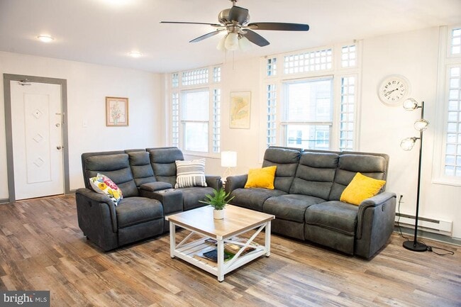 Photo - 3809 Ventnor Ave Unidad 4