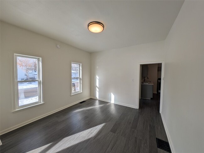 Photo - 502 E 2nd St