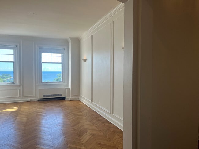 Photo - 925 E Wells St Unidad 324/325