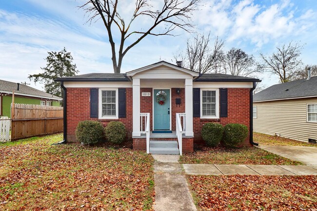 Building Photo - Newly Renovated Two Bedroom Home!