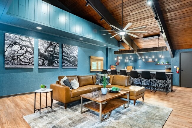 Building Photo - Yester Oaks Apartments