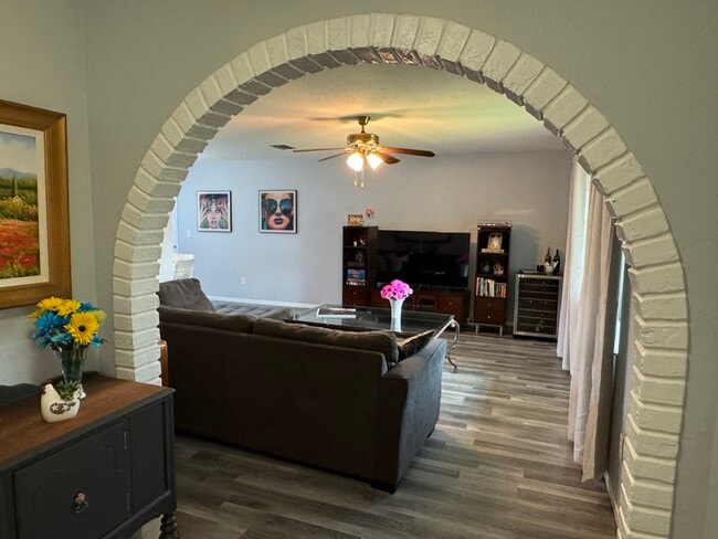 Sala de estar - 1063 Wexford Way